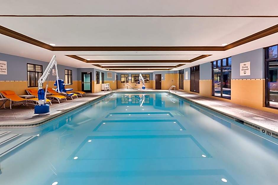 Holiday Inn Express Hotel & Suites Warminster-Horsham By IHG