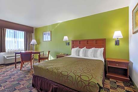 Queen Room - Smoking