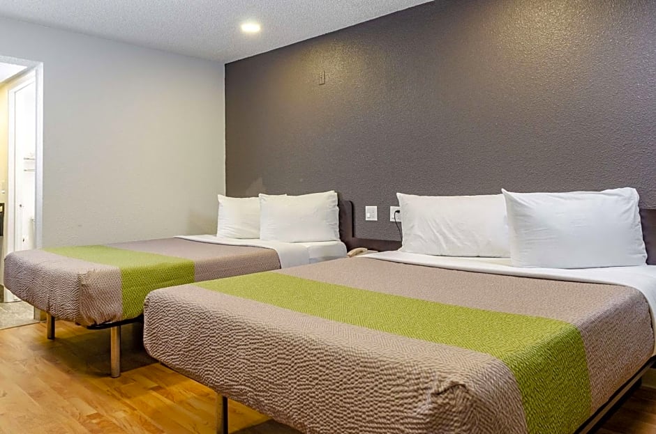 Studio 6 Fresno, CA - Extended Stay