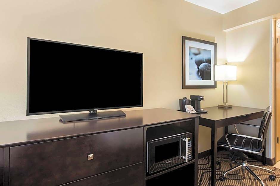 La Quinta Inn & Suites by Wyndham San Diego-Carlsbad