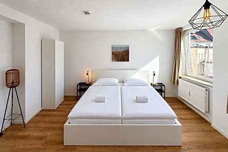 StayFab - Zimmer mit Gemeinschafts-Bad und Küche, Apartments