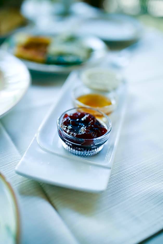 Country Club Hotel & Suites