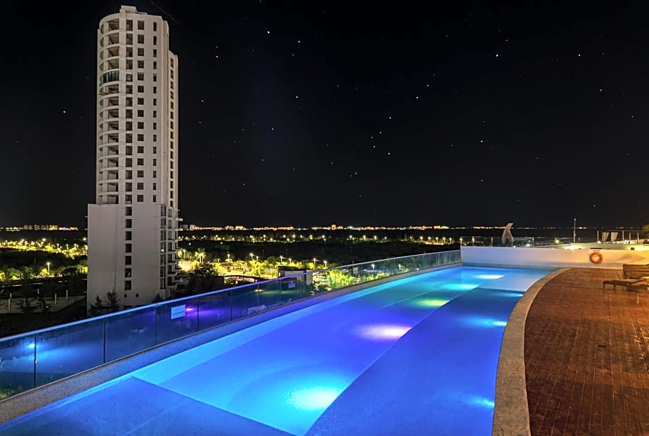 Suites Malecon Cancun