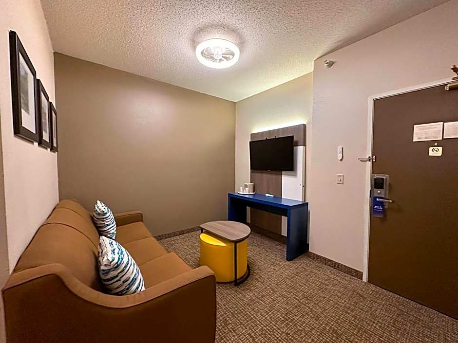 Comfort Inn & Suites Geneva- West Chicago