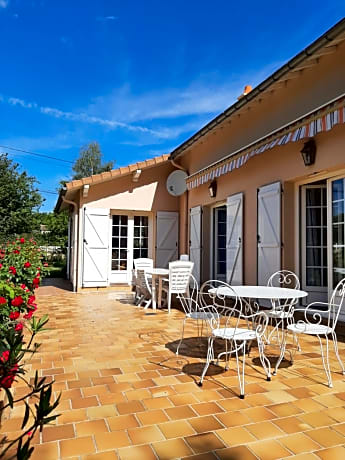 A la Volette, chambres d'hôtes, 2 à 6 personnes, linge et petit déjeuner inclus, jeux-cabanes pour enfants,