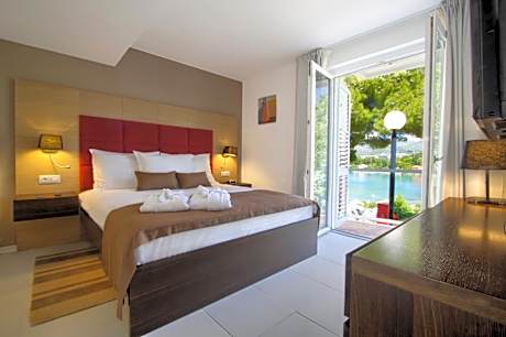 Double Room with Balcony and Sea View