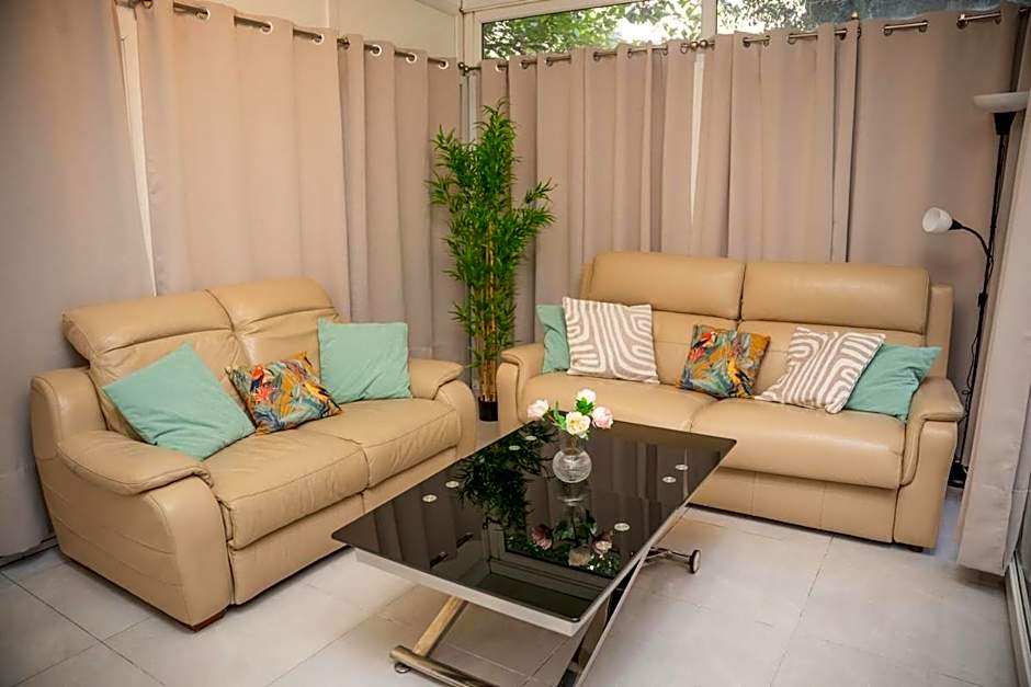 Charmant 4 pièces - Cour privative - Port de Nice