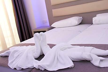 Double or Twin Room with Partial Sea View