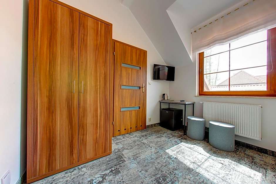 POD DEBEM Kompleks Zeglarsko-Rekreacyjny