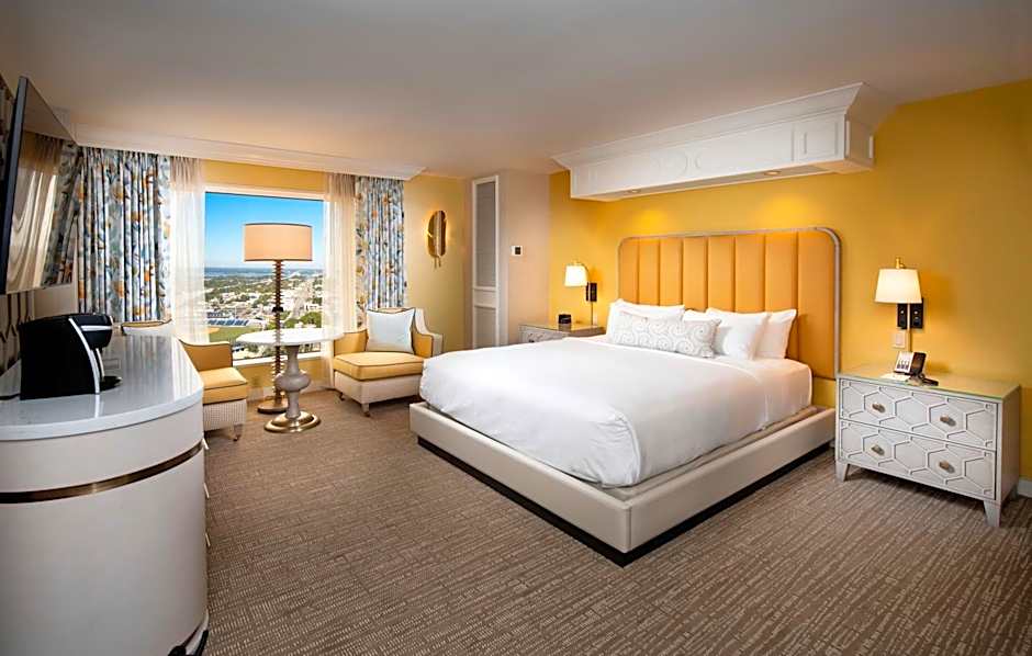 Photo 1 of 5 of 1 King Bed