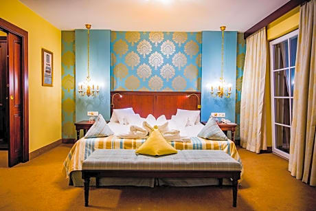 Royal Suite with Balcony and River and Mountain View