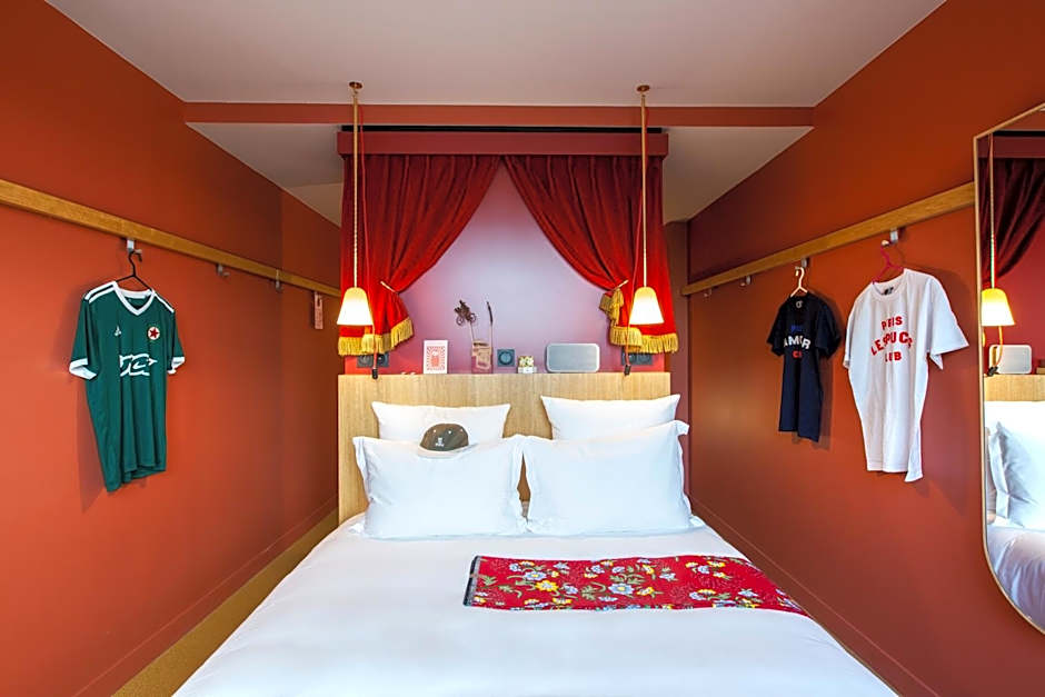 MOB HOTEL Paris Les Puces