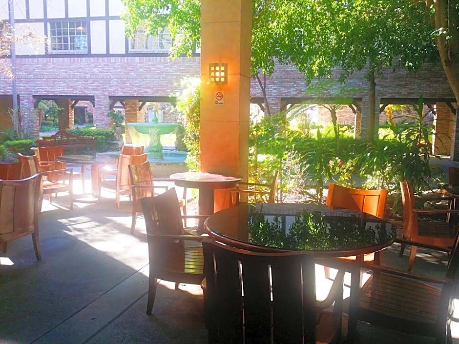 Anaheim Majestic Garden Hotel