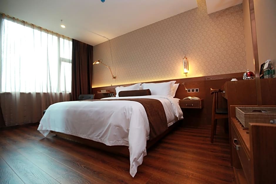 James Joyce Coffetel Wuxi Taihu Square Subway Station Branch