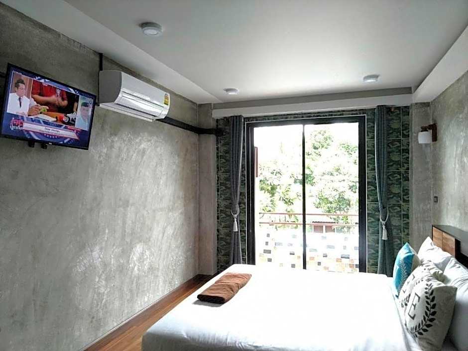 WEE HOSTEL
