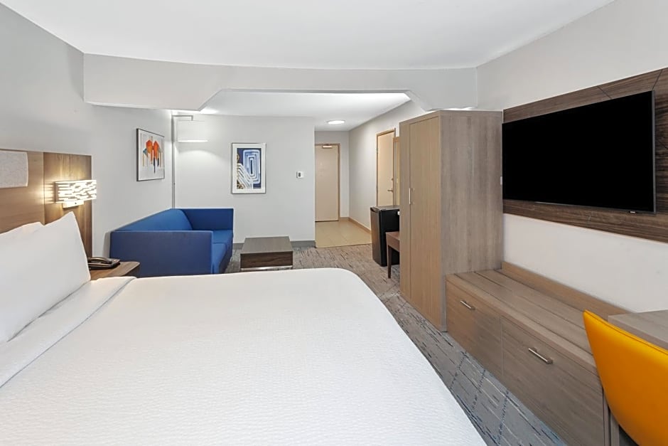 Holiday Inn Express & Suites Carmel North  Westfield By IHG