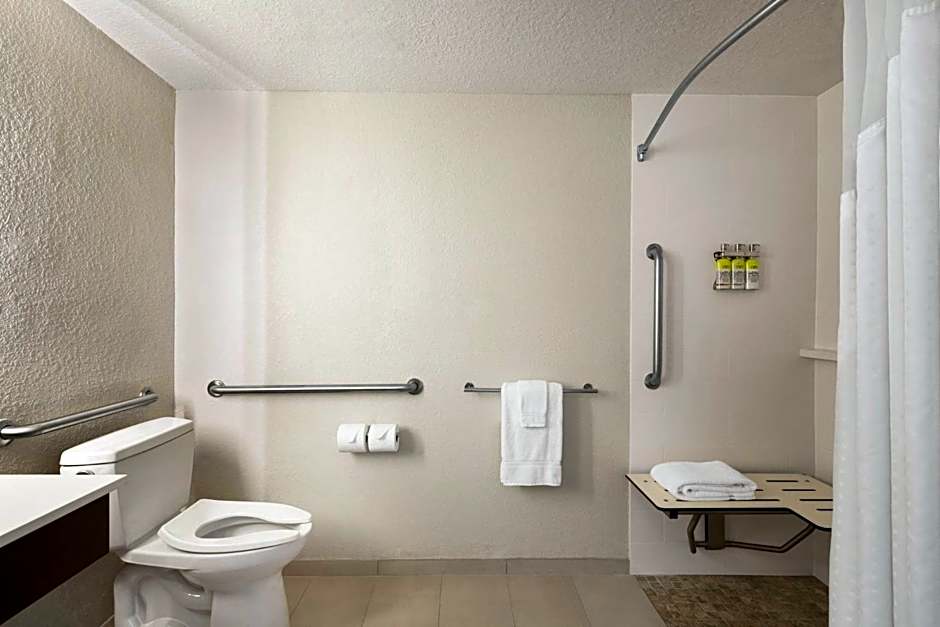 Holiday Inn Express and Suites Sarasota East By IHG