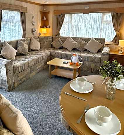 Haven Golden Sands Immaculate 3 Bedroom Pet and Autism Friendly 6 Berth Caravan with Large Gated Veranda