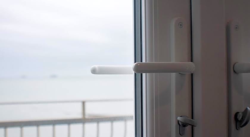 OYO Shanklin Beach Hotel