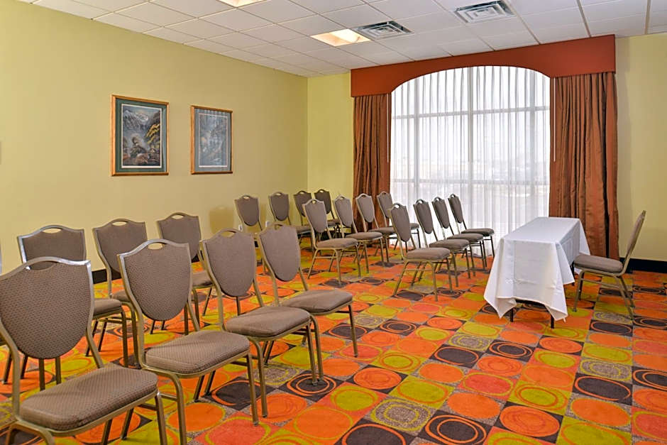 Ramada Plaza by Wyndham Sheridan Hotel & Convention Center