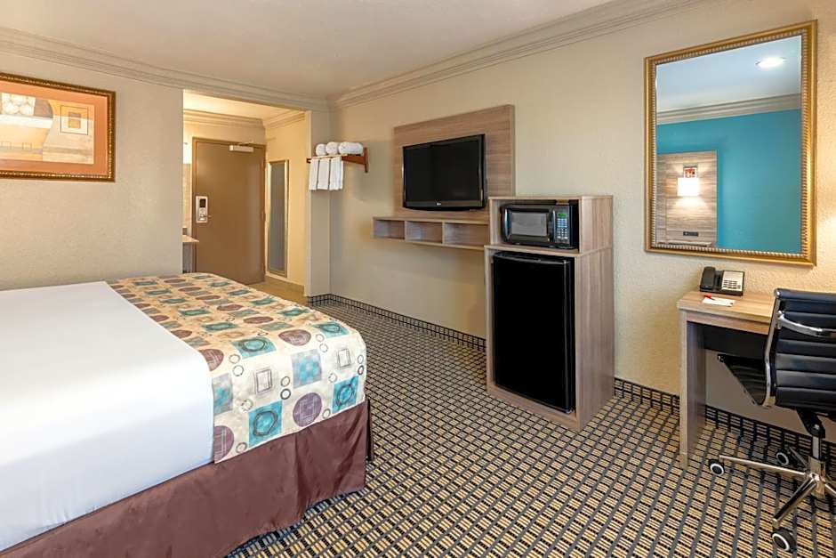 Ramada by Wyndham Houston Intercontinental Airport South