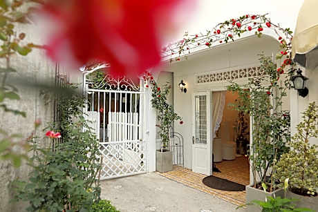 LA VIE EN ROSE HOTEL 2