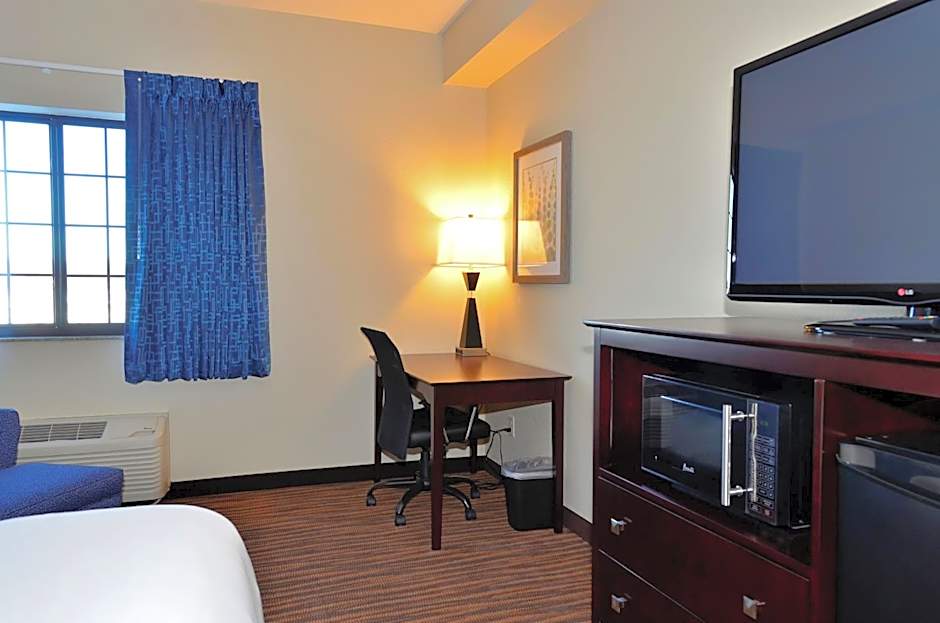 Cobblestone Inn & Suites - Holstein