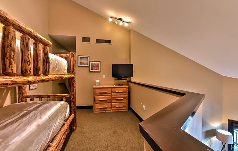 Sundial Lodge Larger Penthouse by Canyons Village Rentals