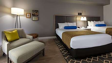 Standard Queen Room with Two Queen Beds - Communications Accessible