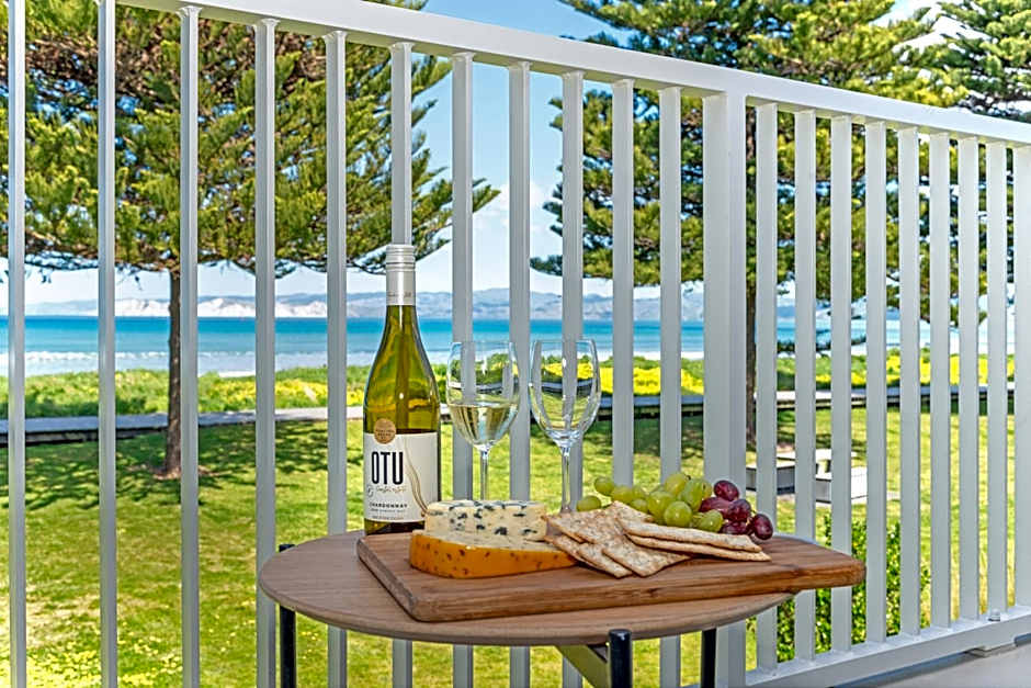 Whispering Sands Beachfront Motel