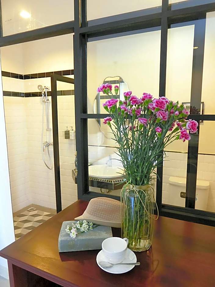 Bloom Boutique Hotel & Cafe