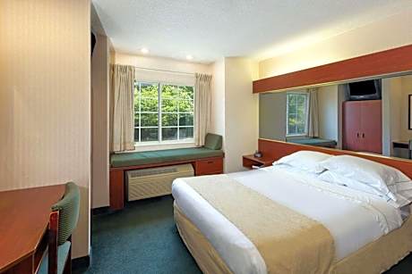 Queen Room - Disability Access/Non-Smoking