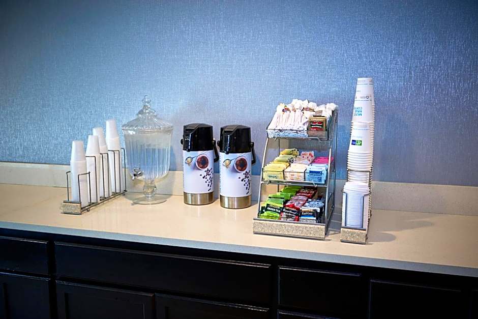 Holiday Inn Express & Suites Birmingham South - Pelham By IHG