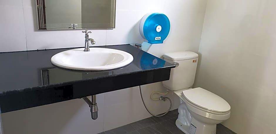 Khao Sok Royal Bamboo Hostel