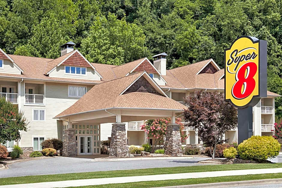 Super 8 by Wyndham Cherokee