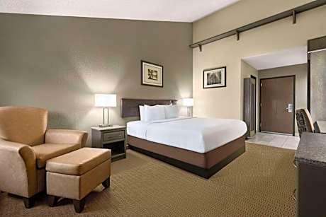 Deluxe Queen Room - Non-Smoking