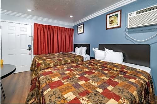 Travelodge by Wyndham Sacramento Convention Center