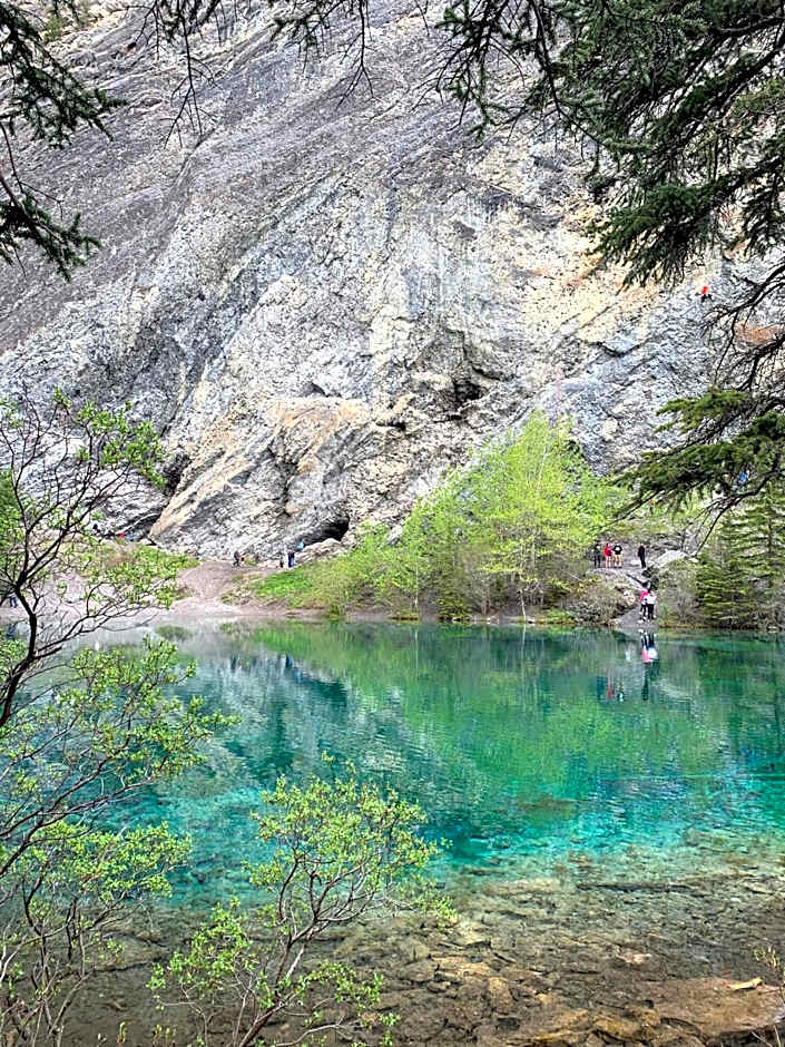 Inviting Rocky Mountain HOT TUB in Top Rated Condo managed by Little Sister Getaways