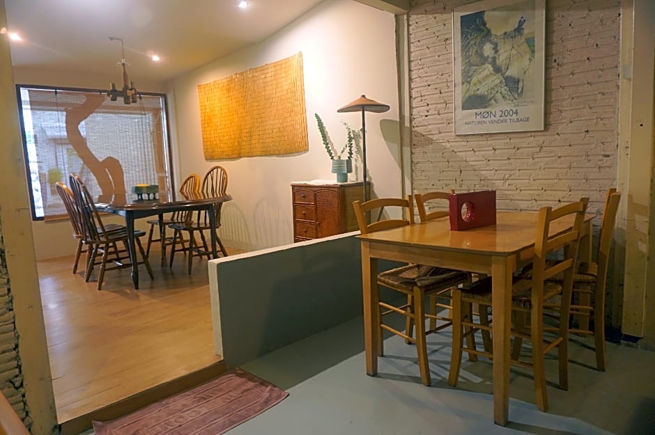 THE GOOSE HOUSE UBON