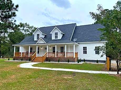 Grandma's Farm on 6 acres with Lighted Barn and River Access