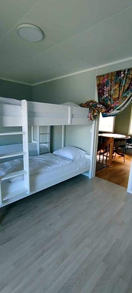 The Harbour House, dorm and twin, selfservice hostel