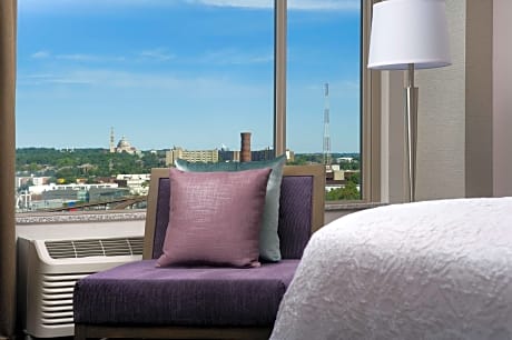 1 King Mobility Access Roll In Shower Nosmok