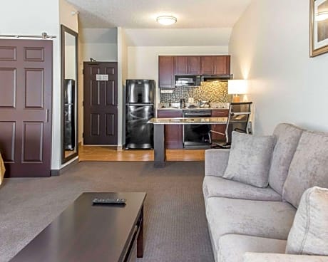 2 Queen Beds, Suite, Nonsmoking