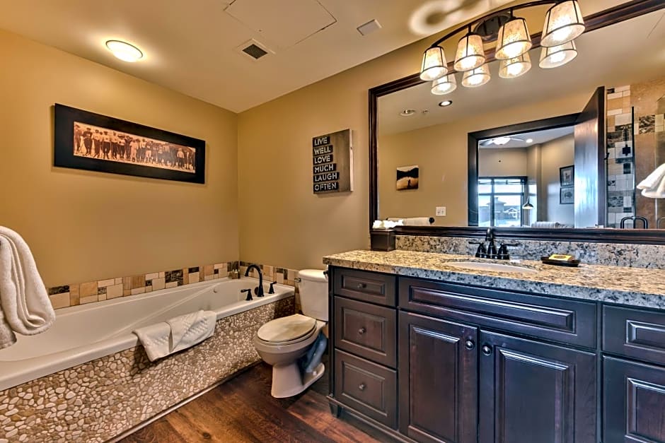 Sundial Lodge Larger Penthouse by Canyons Village Rentals