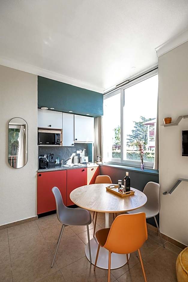 Résidence Château d'Acotz - Appartements avec piscine à 300m des Plages & Océan