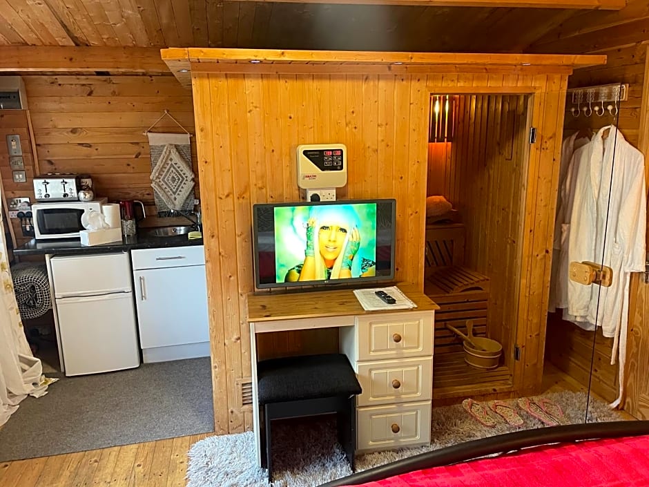 Chalet Superking bed Free Sauna jacuzzi