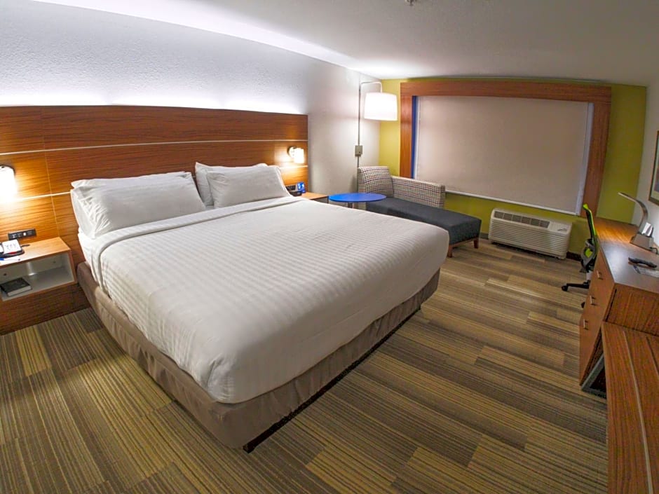 Holiday Inn Express & Suites Moore, an IHG Hotel