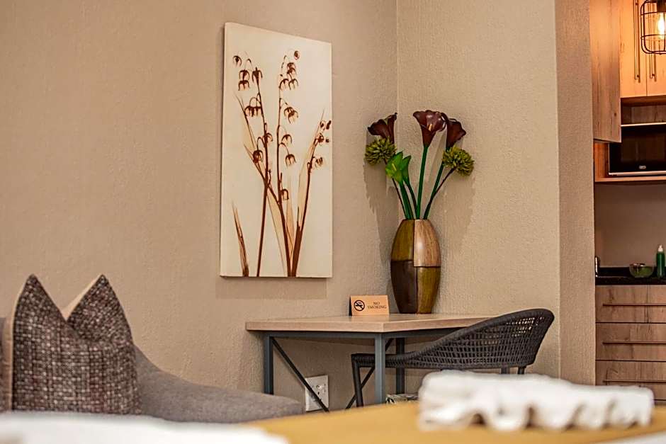 Bushbaby Valley Lodge