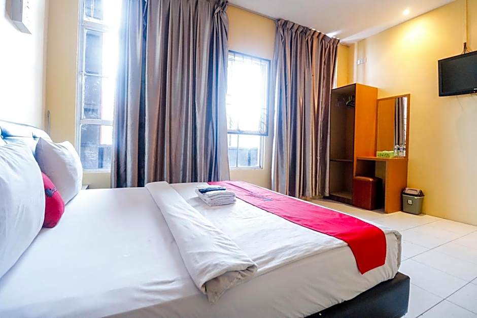 RedDoorz Plus near DC Mall Batam