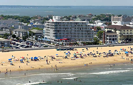 Commander Hotel & Suites